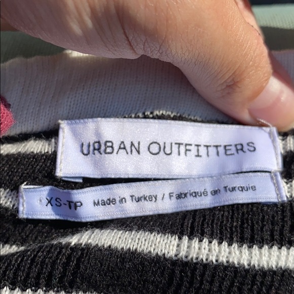 Urban Outfitters off the shoulder ruffle top black and cream XSmall - Picture 7 of 10